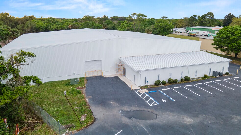 Primary Photo Of 309 Angle Rd, Fort Pierce Manufacturing For Sale