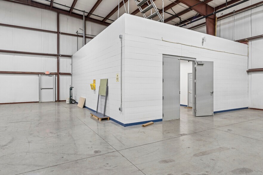 More Photos Of 2200 E Fairview Ave, Johnson City Warehouse For Sale