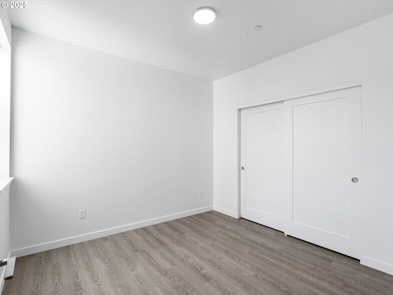 More Photos Of 11 NE 55th Ave, Portland Apartments For Sale