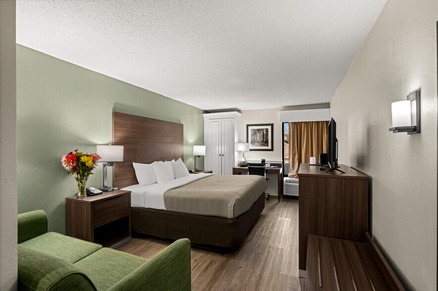 More Photos Of 500 W 29th St, North Little Rock Hotel For Sale