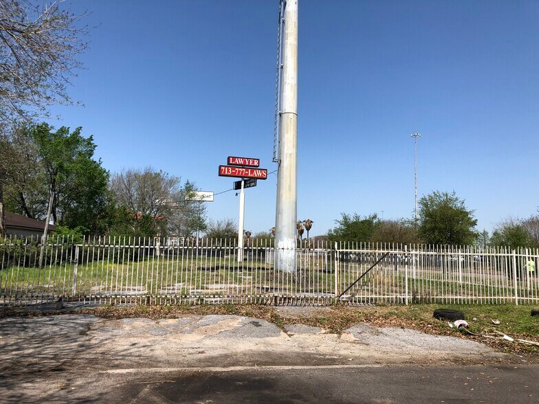 More Photos Of 7408 Gulf Fwy, Houston Land For Lease