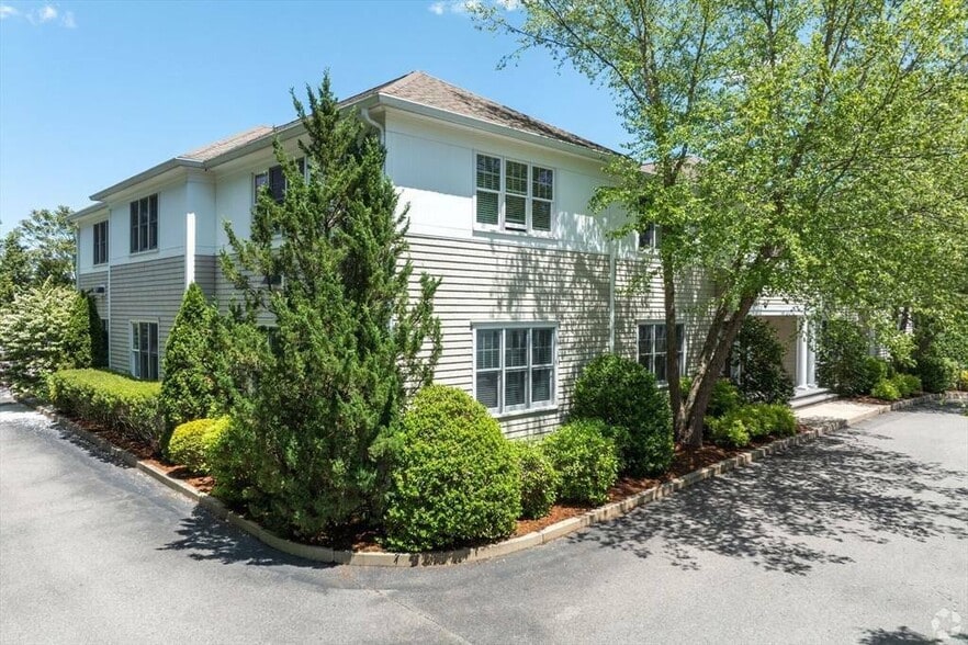 More Photos Of 68 Evergreen St, Kingston Medical For Lease