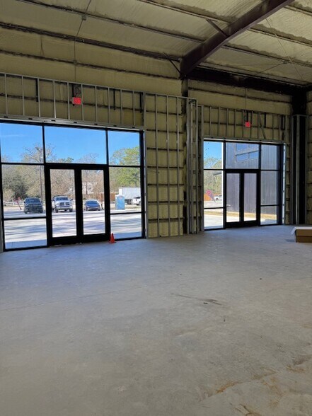 More Photos Of 1316 Sendera Ranch Dr, Magnolia General Retail For Lease