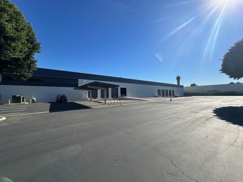 More Photos Of 2850 E El Presidio St, Long Beach Industrial For Sale