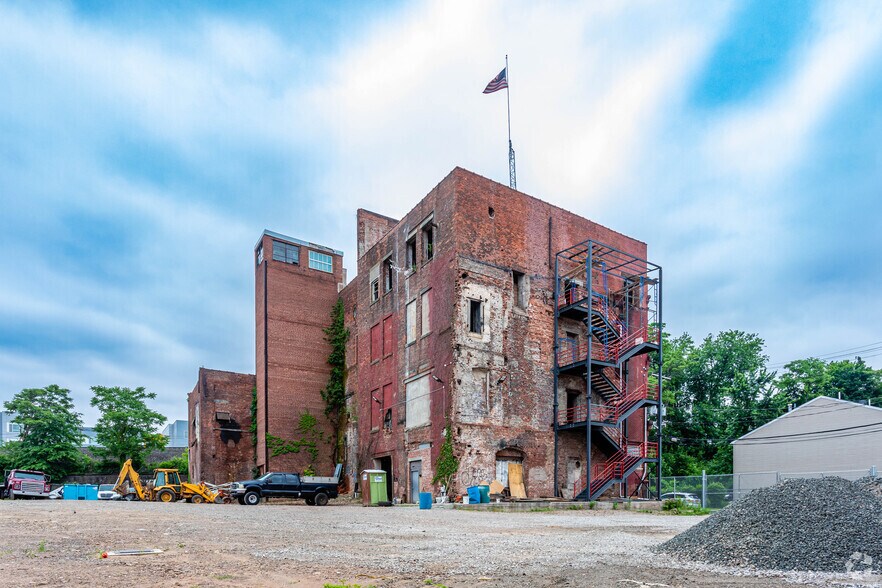 More Photos Of 63 Governor St, Paterson Warehouse For Lease