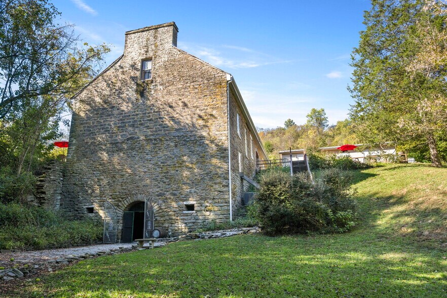 More Photos Of 4465 W Augusta Chatham Rd, Augusta Winery Vineyard For Sale