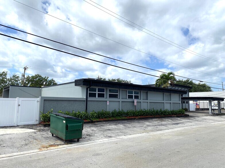 More Photos Of 3910 NW 49th St, Tamarac Veterinarian Kennel For Sale