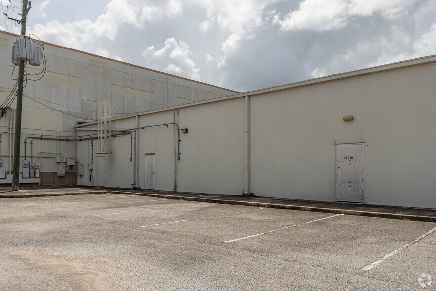 More Photos Of 11510-11528 Gulf Fwy, Houston General Retail For Sale