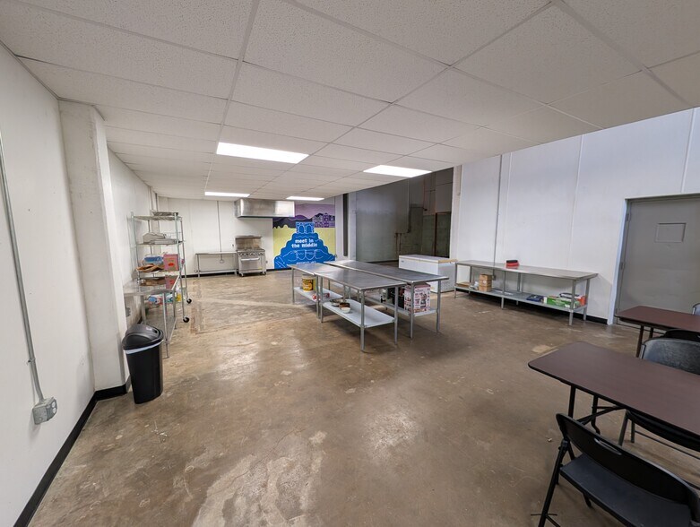 More Photos Of 412 McKeen St, Waco Warehouse For Sale