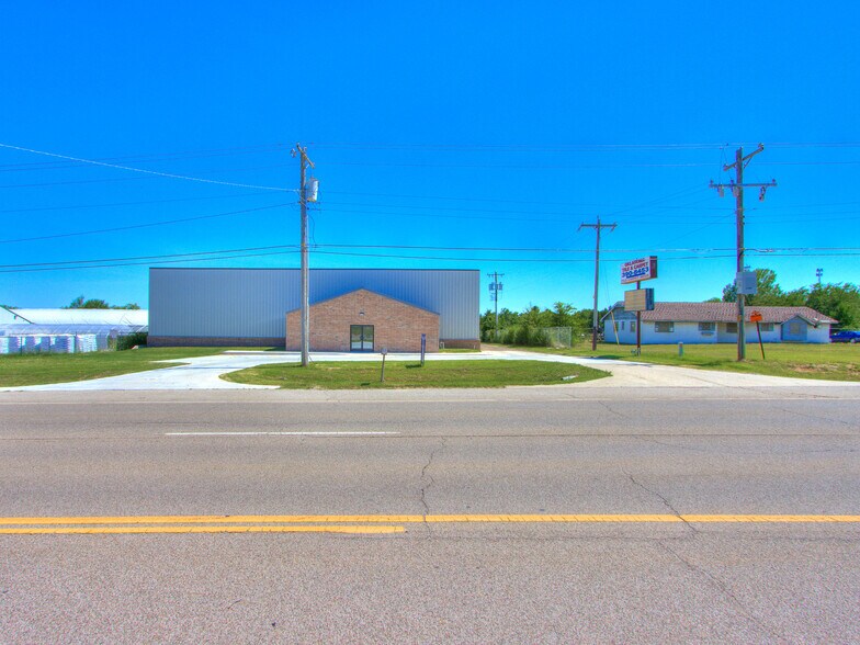 More Photos Of 18608 NE 23rd St, Harrah Light Distribution For Lease