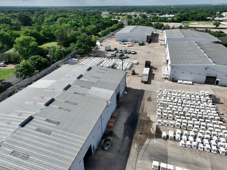 More Photos Of 301 Pleasant Dr, Dallas Warehouse For Lease