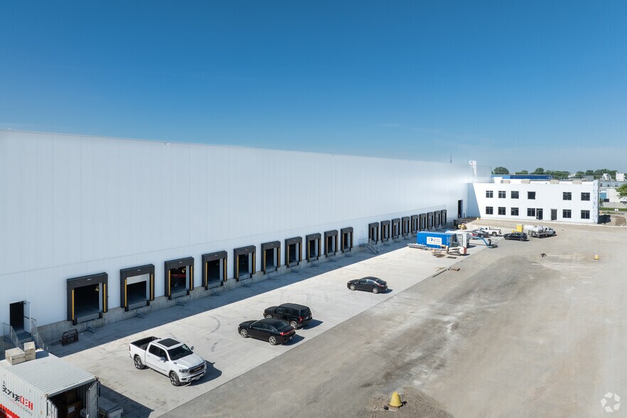 More Photos Of 151 Garden Ave, Brantford Distribution For Lease