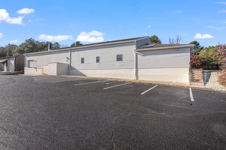 More Photos Of 5007 Industrial Rd, Wall Warehouse For Lease