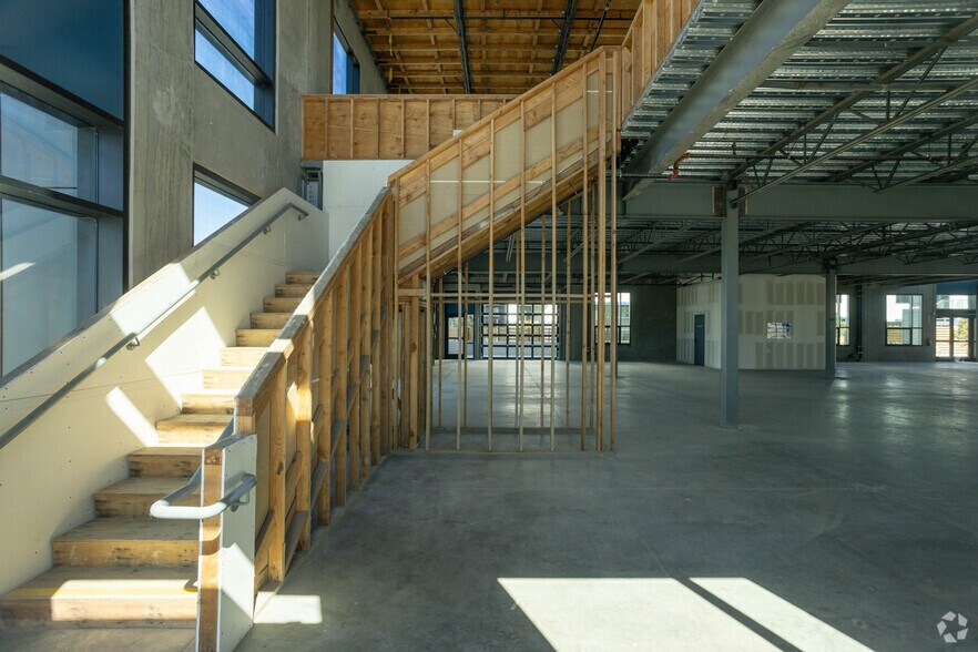 More Photos Of 3071-3075 N Hollywood Way, Burbank Loft Creative Space For Sale
