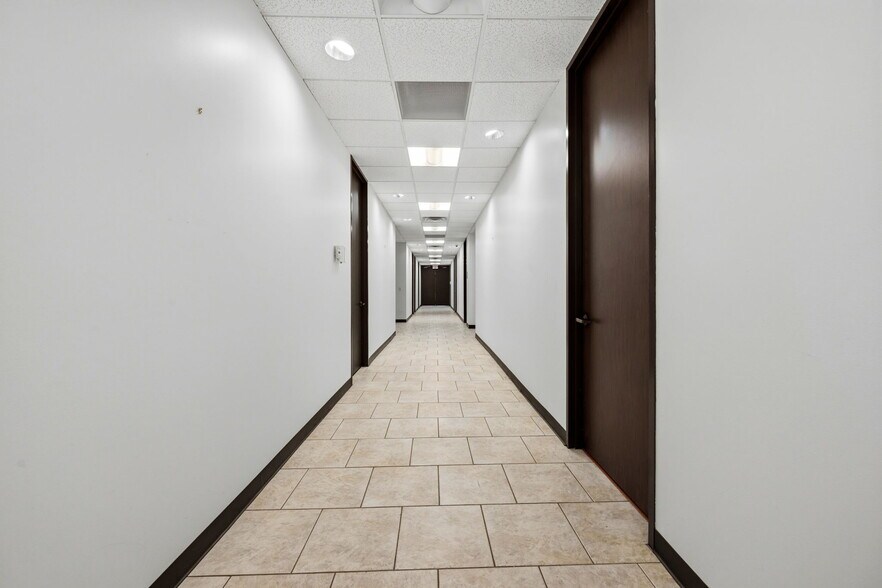 More Photos Of 901 W 18th St, Houston Warehouse For Sale