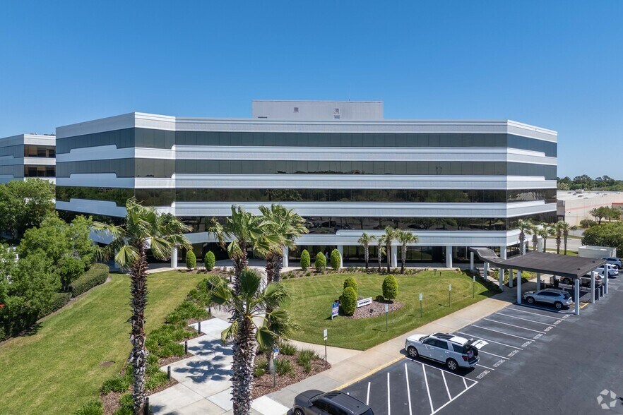 More Photos Of 9485 Regency Square Blvd, Jacksonville Office For Lease