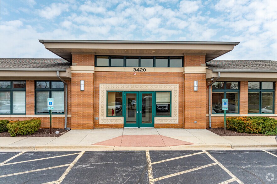 More Photos Of 3420 Lacrosse Ln, Naperville Office For Lease