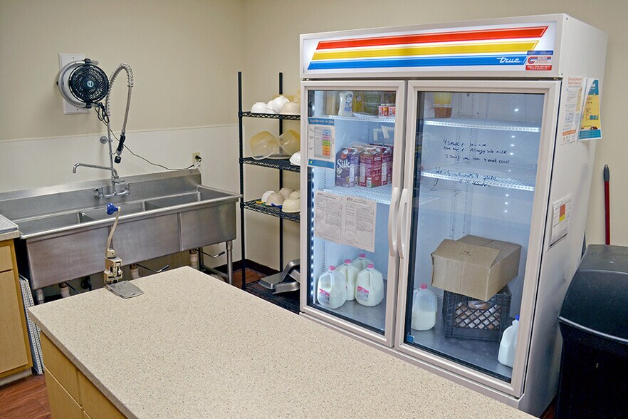 More Photos Of 2413 Corporate Ctr, Granite City General Retail For Sale