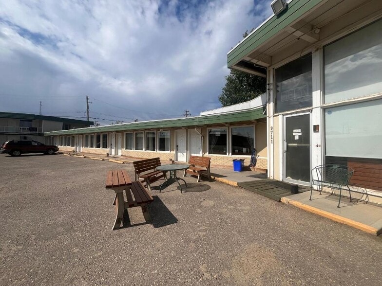 More Photos Of 9711 Alaska Rd, Fort St John Hotel For Sale