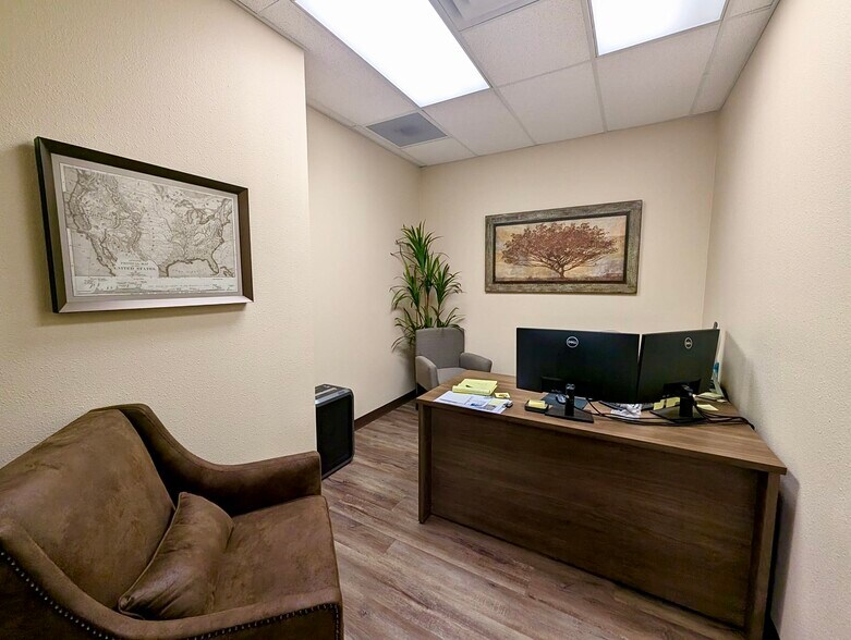 More Photos Of 545 E Redd Rd, El Paso Office For Sale