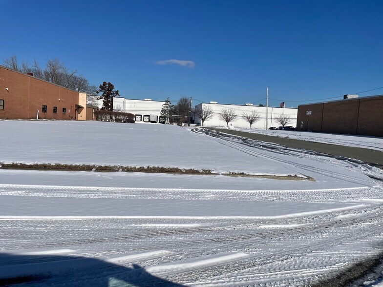 More Photos Of 140 LeGrand Ave, Northvale Manufacturing For Lease