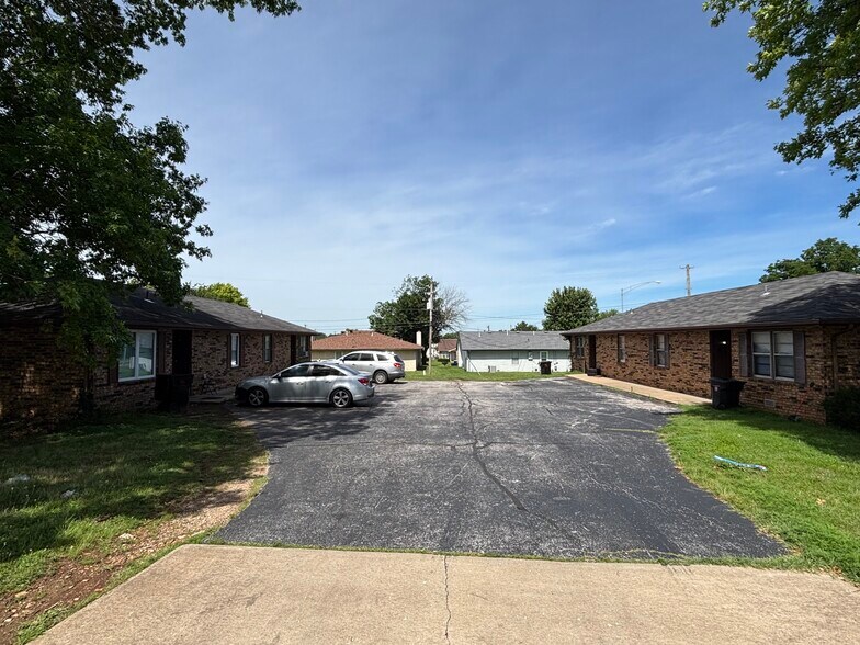 More Photos Of 1009 S Kansas Ave, Springfield Multifamily For Sale