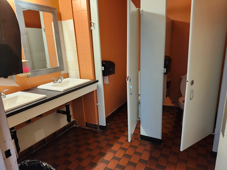 More Photos Of 49 Scott St W, St Catharines Storefront Retail Office For Sale