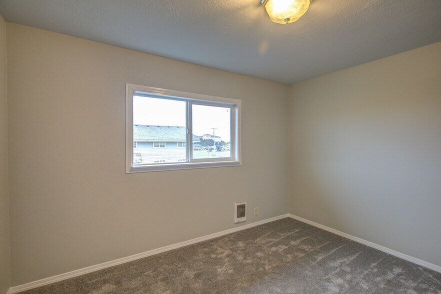 More Photos Of 798 Ocean Shores Blvd NW, Ocean Shores Bar For Sale