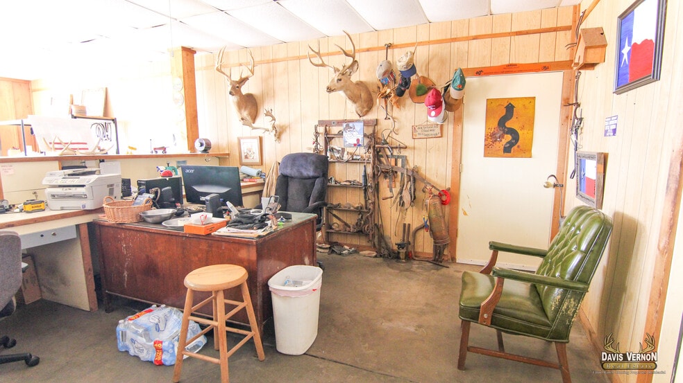 More Photos Of 1331 Cumberland St, Vernon Storefront For Sale