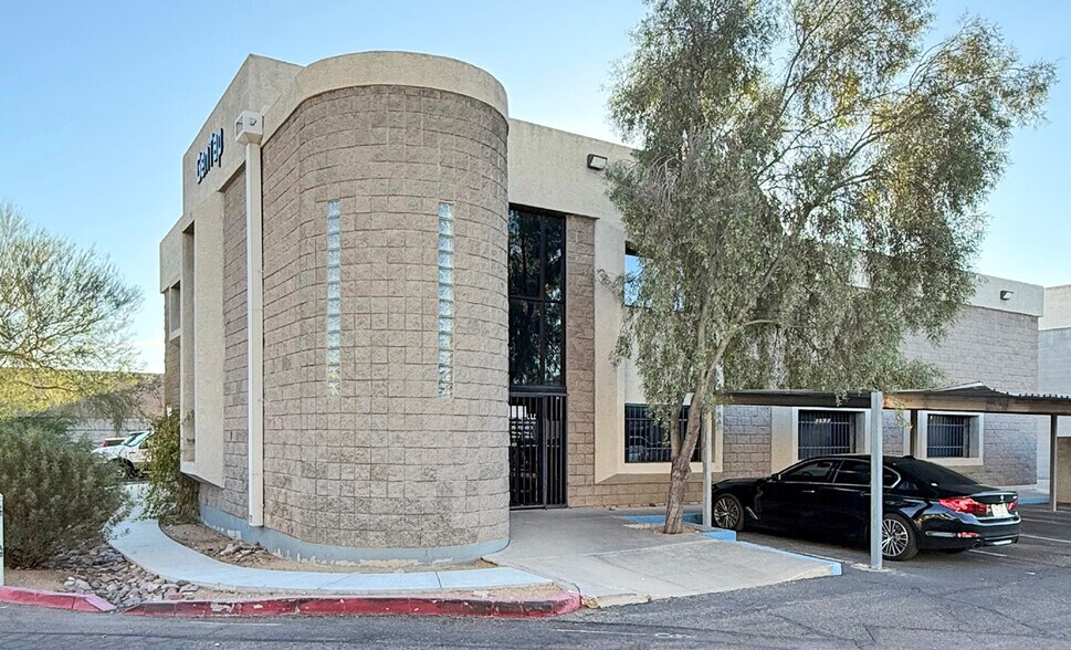 More Photos Of 325 W Melinda Ln, Phoenix Manufacturing For Lease