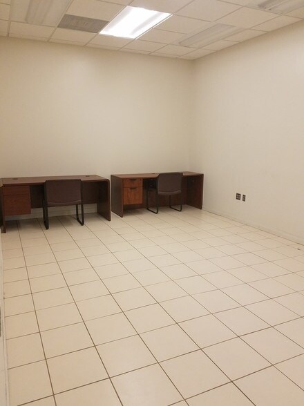 More Photos Of 16517 Bull Church Rd, Woodford Warehouse For Lease