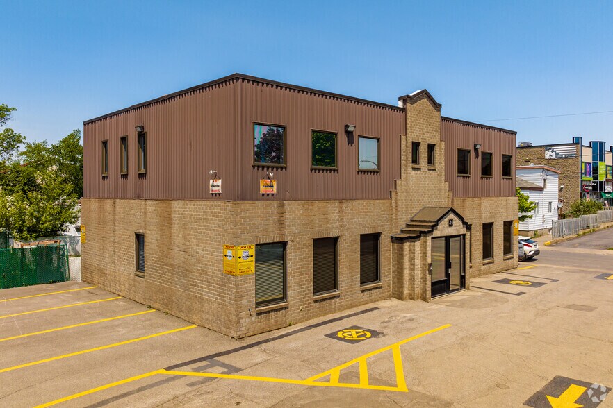 More Photos Of 24 Boul De La Concorde E, Laval Office For Lease