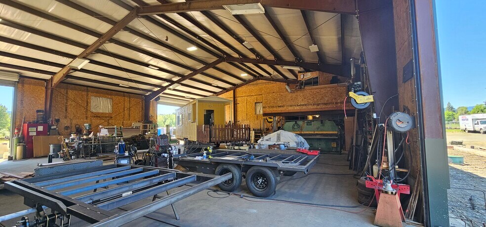 More Photos Of 215 Lawson Ln, Tenmile Warehouse For Sale
