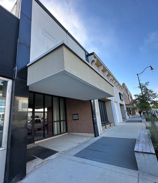 More Photos Of 110 N Howard St, Indianola Storefront For Sale