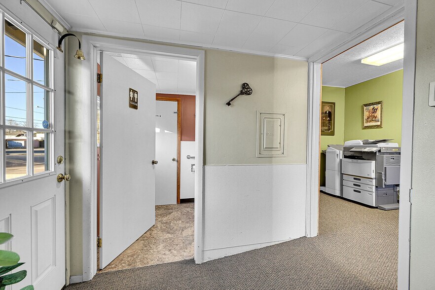 More Photos Of 509 S 4th Ave, Brighton Office For Sale