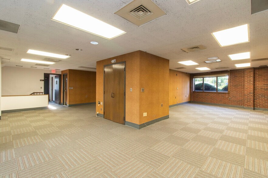 More Photos Of 45 S Main St, Branford Bank For Sale