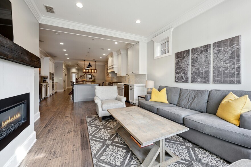 More Photos Of 1428 N Cleveland Ave, Chicago Hospitality For Sale