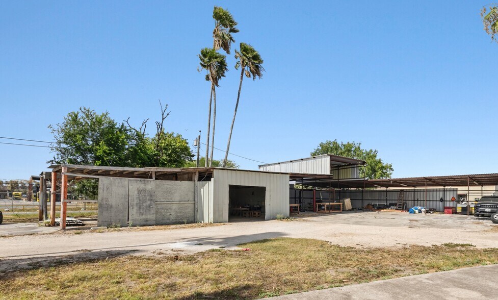 More Photos Of 502 S Pleasantview Dr, Weslaco General Retail For Sale