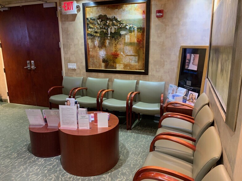 More Photos Of 670 Glades Rd, Boca Raton Medical For Sale