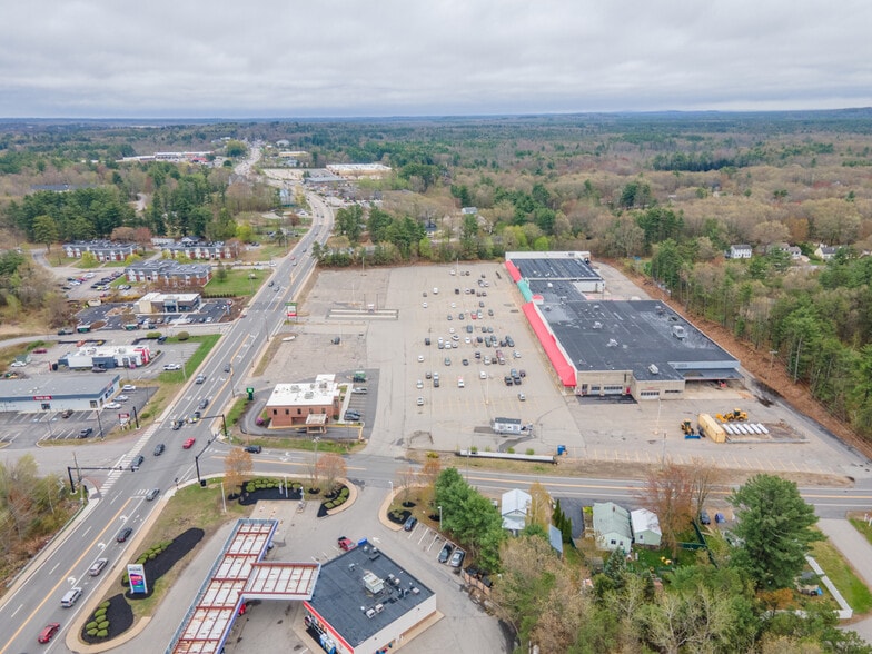 More Photos Of 1247 Main St, Sanford Supermarket For Sale
