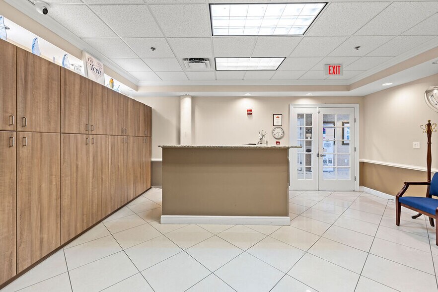 More Photos Of 1555 Indian River Blvd, Vero Beach Medical For Lease