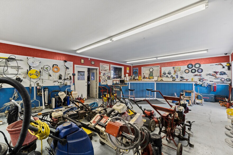 More Photos Of 17645 Blanco Rd, San Antonio General Retail For Sale