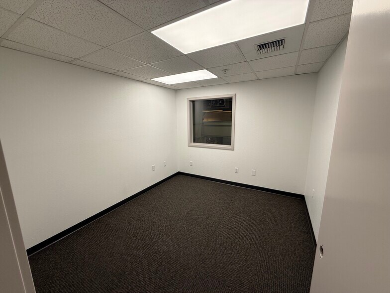 More Photos Of 2900 Sutherland Dr, Union Gap Manufacturing For Lease