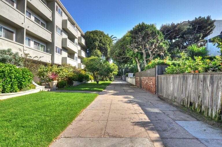 More Photos Of 22 28th Ave, Venice Apartments For Sale