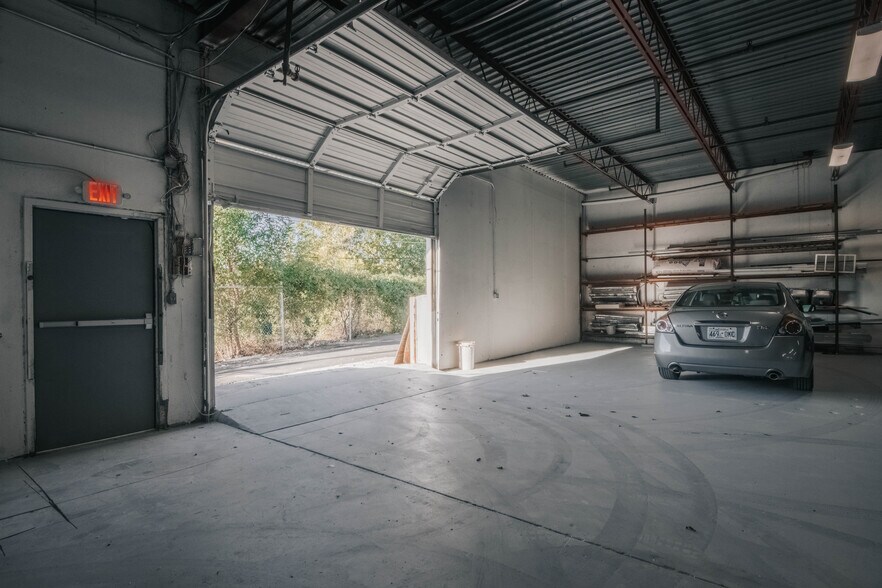 More Photos Of 8532-8548 E 41st St, Tulsa Freestanding For Lease