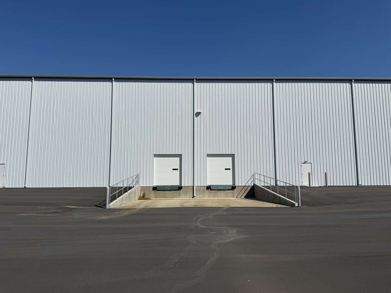 More Photos Of 2057 Weeks Rd, Fayetteville Distribution For Lease