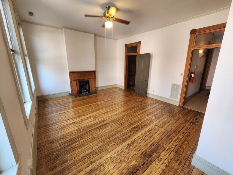More Photos Of 15 E Main St, Richmond Storefront Retail Office For Lease