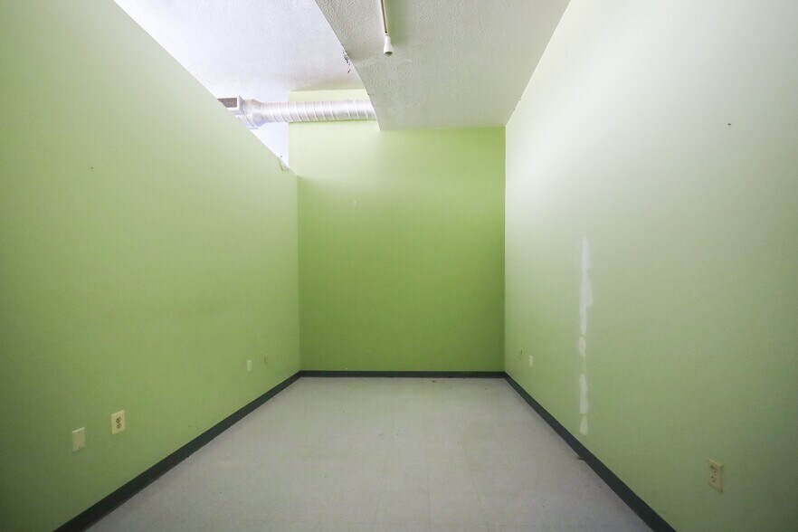 More Photos Of 2052-2070 Romig Rd, Akron Storefront For Sale