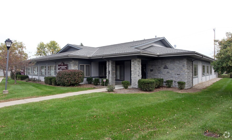 Primary Photo Of 54-62 Westerview Dr, Westerville Medical For Lease