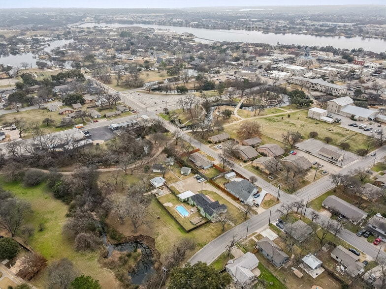 More Photos Of 512 N Travis St, Granbury Hospitality For Sale